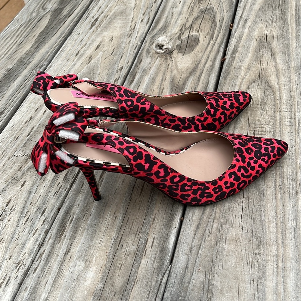 Betsey Johnson Pink Leopard Print Pointed Slingback Pumps - Picture 2 of 8